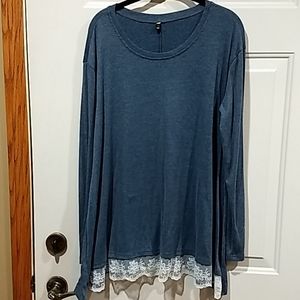 XXL Blue long sleeve tunic with lace detail